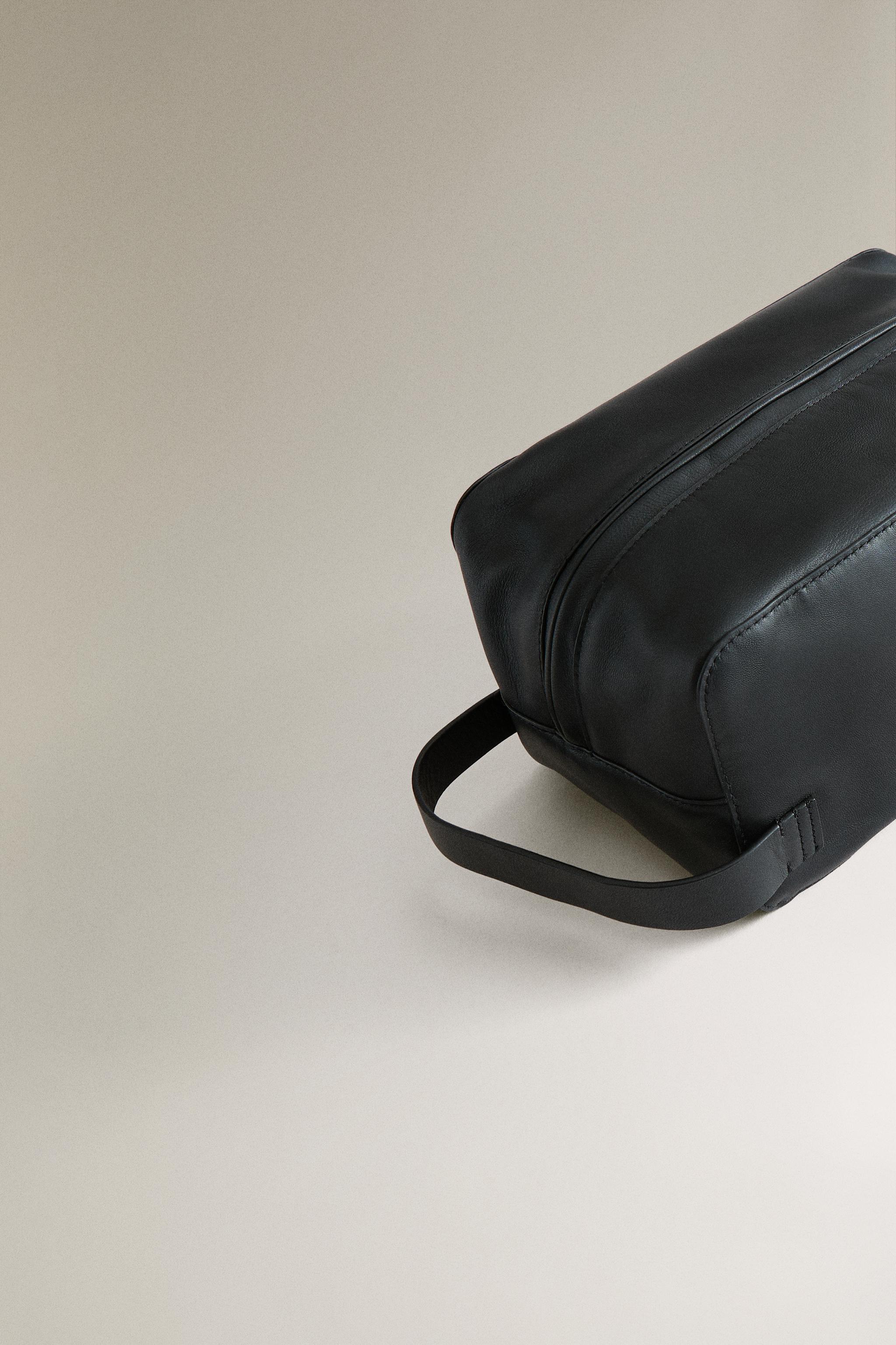 LEATHER TOILETRY BAG